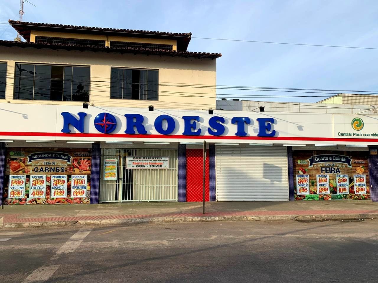 Calçada do Supermercado Noroeste em Nova Almeida, Serra